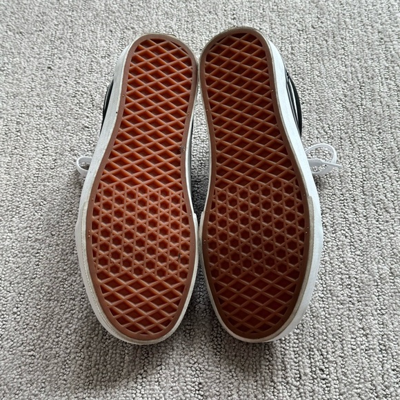 Women’s Vans Old Skool Sneakers - Picture 2 of 7